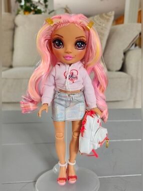 🩷 MGA Rainbow High Junior Kia Hart Pink Valentines Doll Beautiful